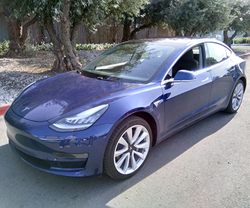 [Foto: Tesla Model 3]
